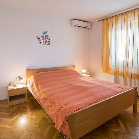 Apartments Villa Ana Krk Town Rom bilde