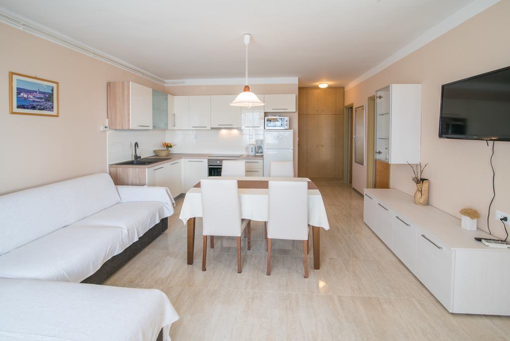 Apartments Villa Ana Krk Town Eksteriør bilde