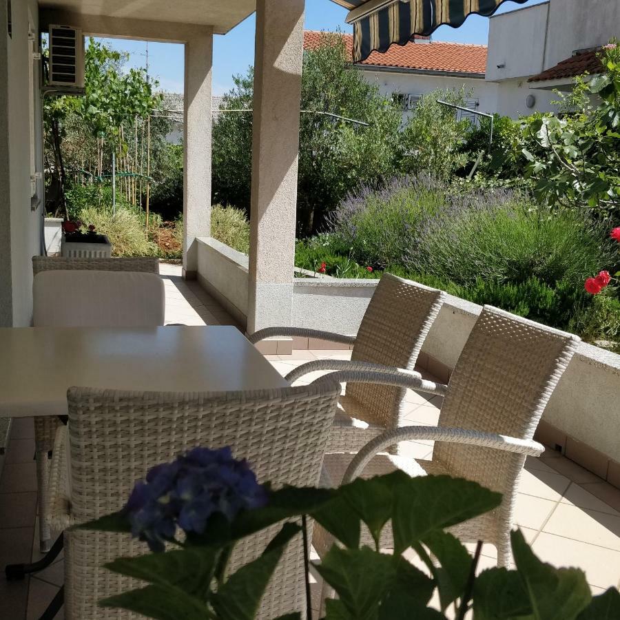Apartments Villa Ana Krk Town Eksteriør bilde