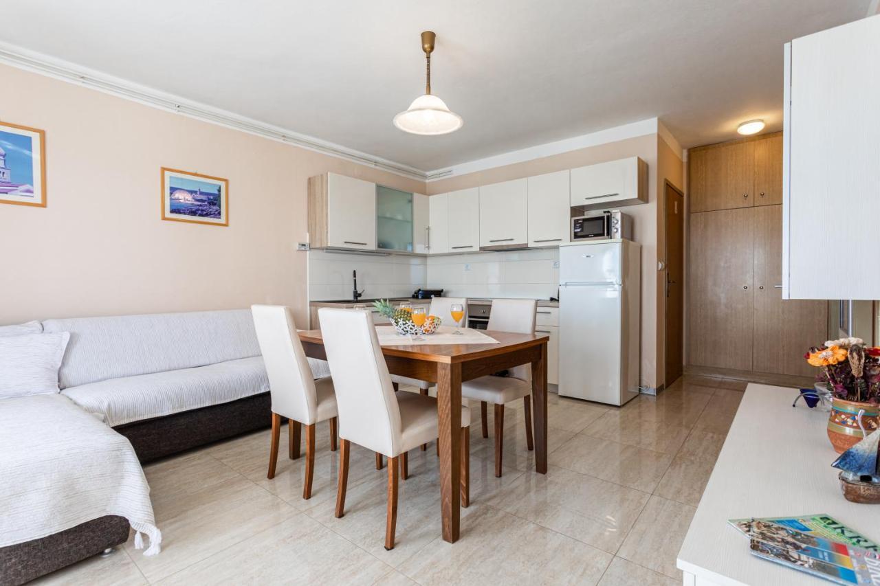 Apartments Villa Ana Krk Town Eksteriør bilde